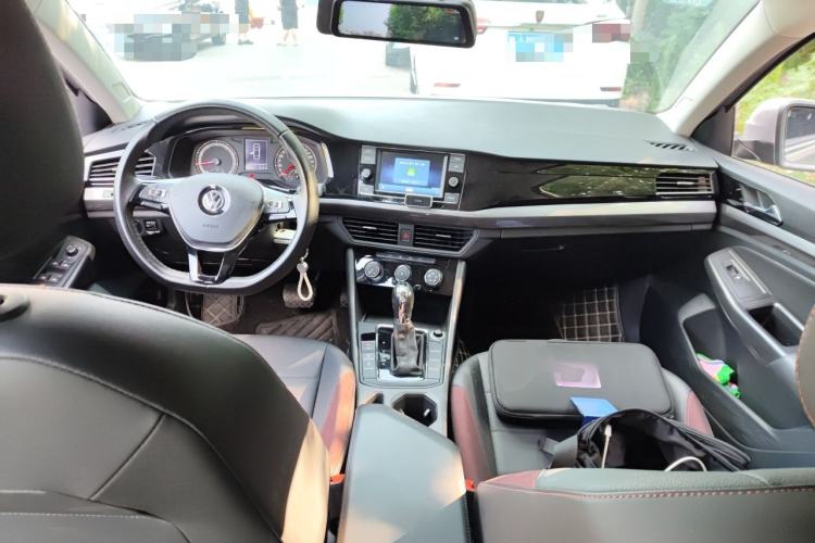 Used Volkswagen Bora 2020 1.5L Automatic Comfort Model Center Console