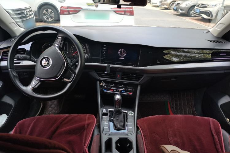 Used Volkswagen Bora 2020 1.5L Automatic Elite Version Center Console