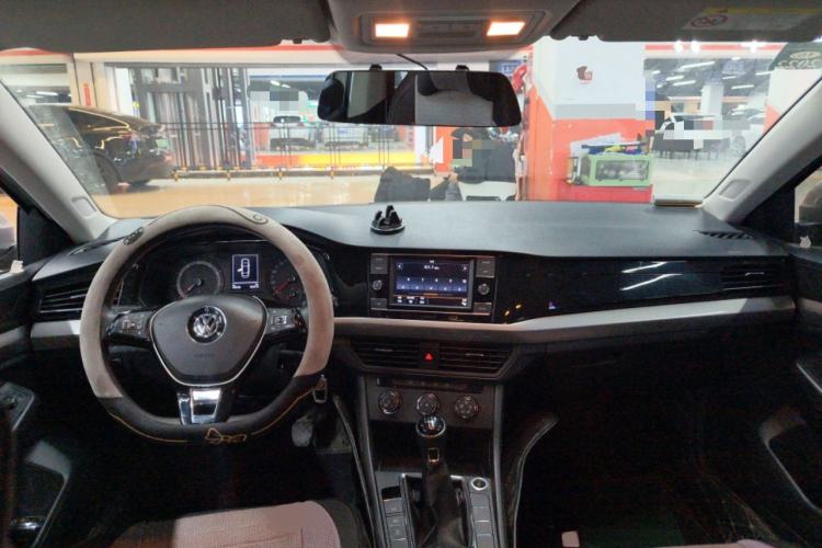 Used Volkswagen Bora 2020 1.5L Manual Fashion Edition Center Console