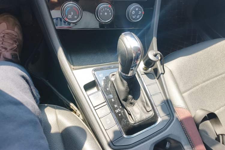 Used Volkswagen Bora 2020 1.5L Automatic Comfort Model Gear Lever