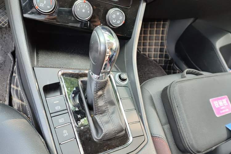 Used Volkswagen Bora 2020 1.5L Automatic Comfort Model Gear Lever