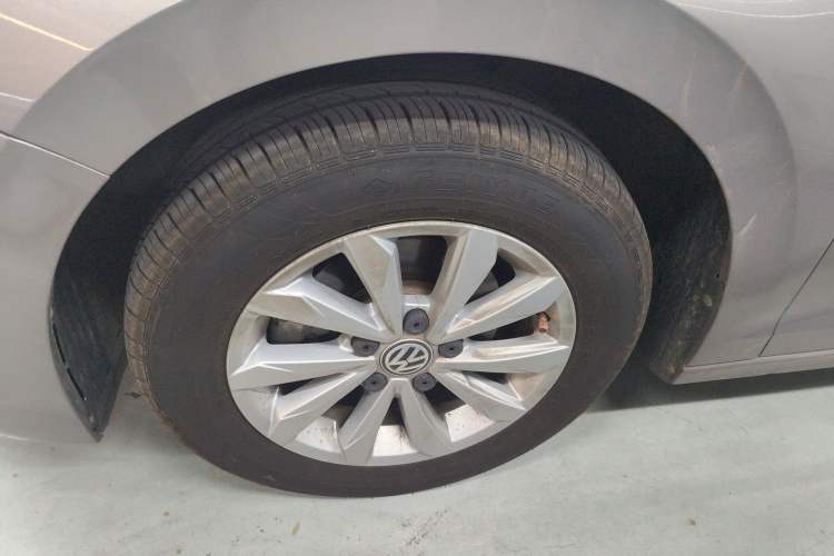 Used Volkswagen Bora 2020 1.5L Manual Fashion Edition Left Front Wheel Hub