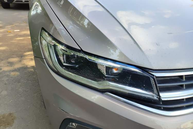 Used Volkswagen Bora 2020 1.5L Automatic Comfort Model Right Front Headlight