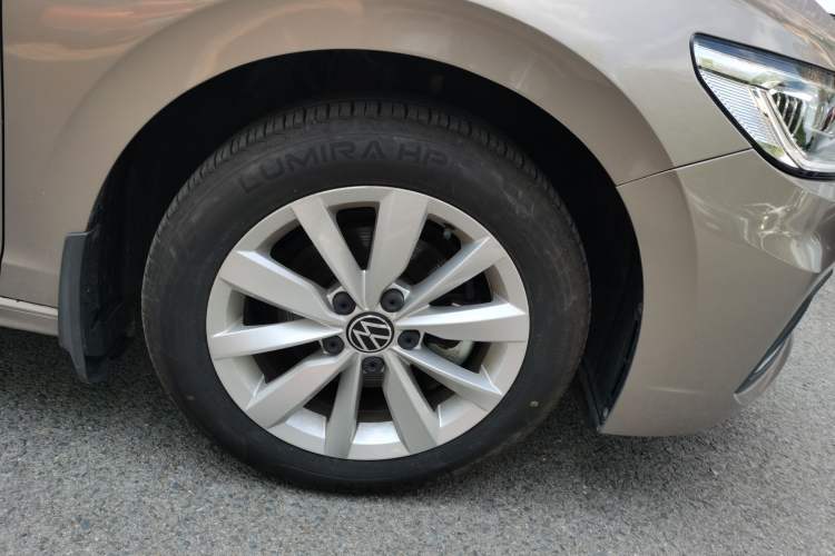Used Volkswagen Bora 2020 1.5L Automatic Elite Version Right Front Wheel Hub
