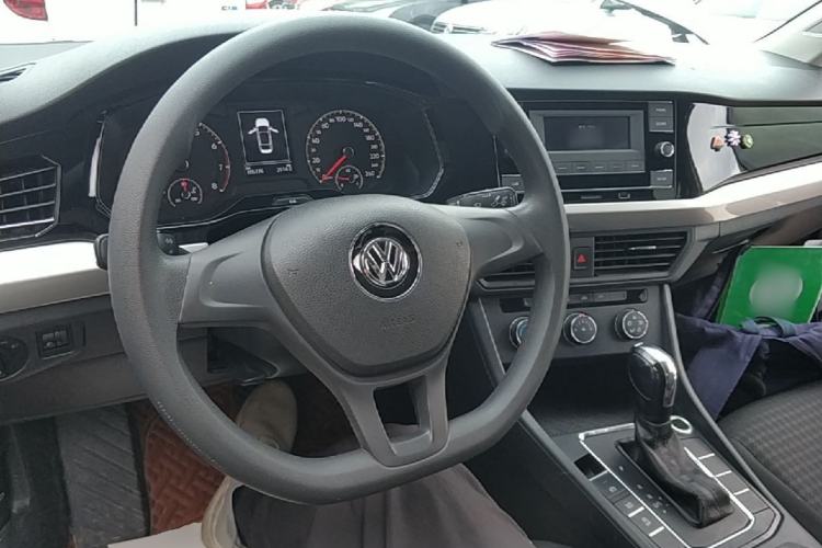 Used Volkswagen Bora 2020 1.5L Automatic Fashion Edition Center Console