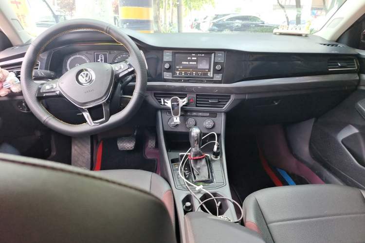 Used Volkswagen Bora 2020 1.5L Automatic Comfort Model Center Console