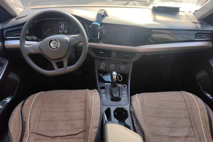 Used Volkswagen Bora 2020 1.5L Automatic Fashion Edition Center Console