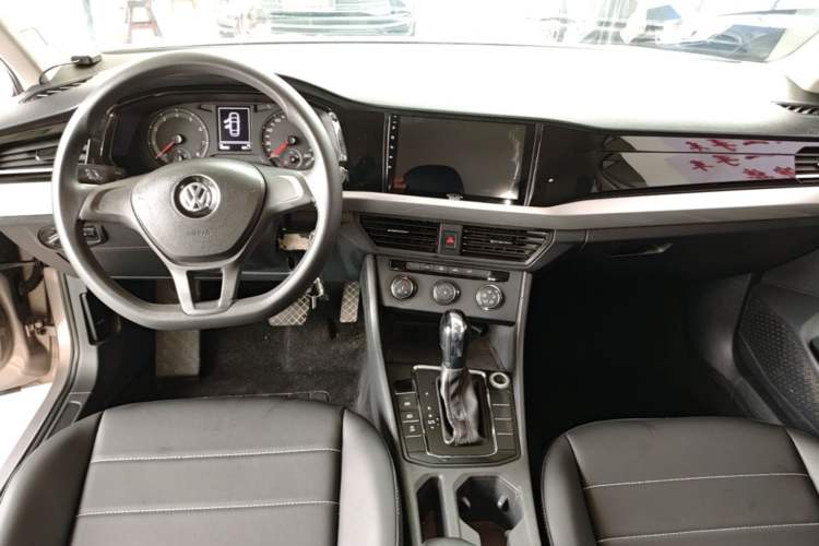 Used Volkswagen Bora 2020 1.5L Automatic Fashion Edition Center Console
