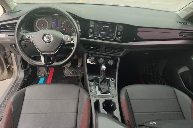 Used Volkswagen Bora 2020 1.5L Automatic Comfort Model Center Console