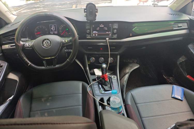 Used Volkswagen Bora 2020 1.5L Automatic Comfort Model Center Console