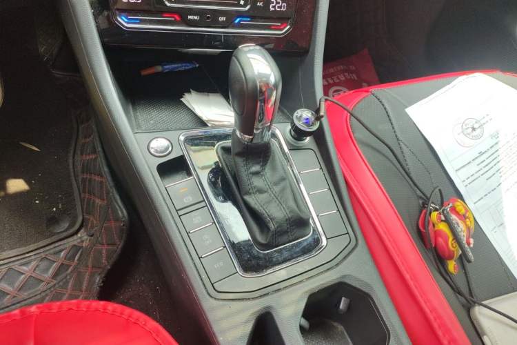 Used Volkswagen Bora 2020 280TSI DSG Elite Edition Gear Lever