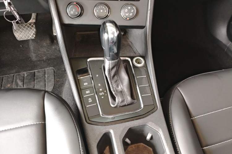 Used Volkswagen Bora 2020 1.5L Automatic Fashion Edition Gear Lever