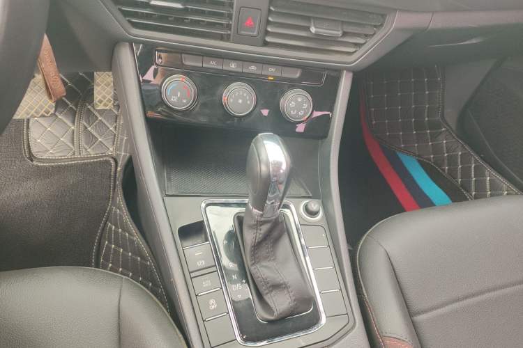Used Volkswagen Bora 2020 1.5L Automatic Comfort Model Gear Lever