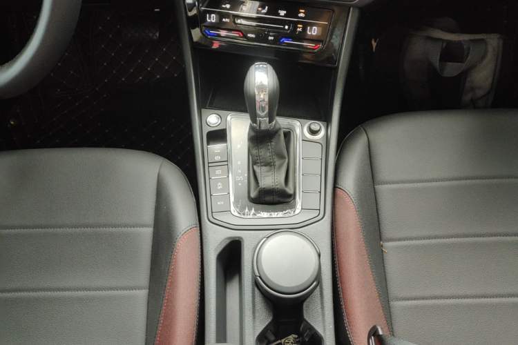 Used Volkswagen Bora 2020 280TSI DSG Elite Edition Gear Lever