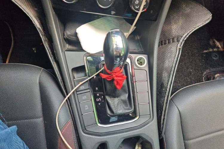 Used Volkswagen Bora 2020 1.5L Automatic Comfort Model Gear Lever