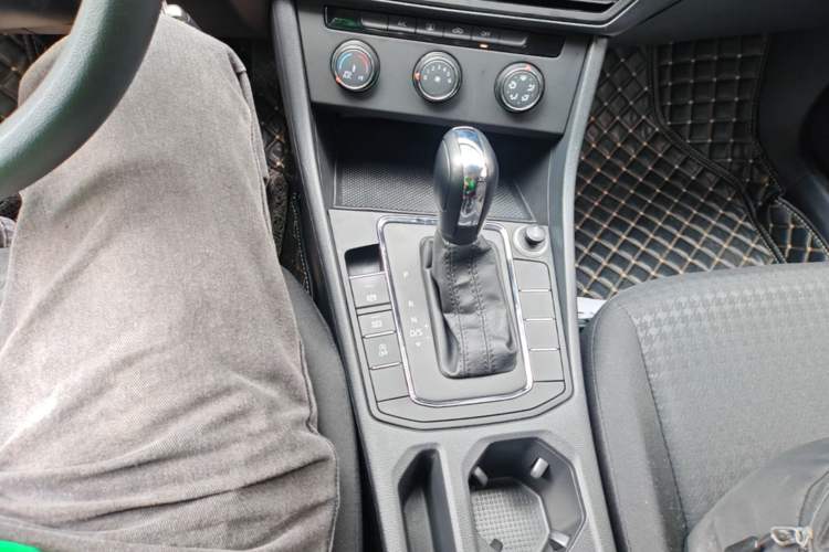 Used Volkswagen Bora 2020 1.5L Automatic Fashion Edition Gear Lever