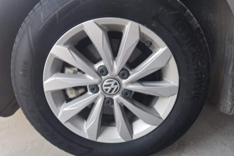 Used Volkswagen Bora 2020 1.5L Manual Fashion Edition Left Front Wheel Hub