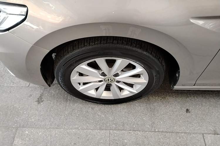 Used Volkswagen Bora 2020 1.5L Automatic Elite Version Left Front Wheel Hub