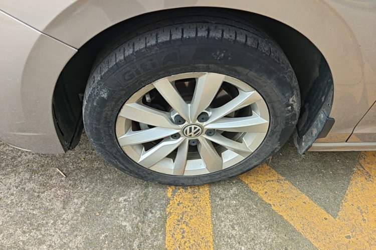 Used Volkswagen Bora 2020 1.5L Automatic Comfort Model Left Front Wheel Hub
