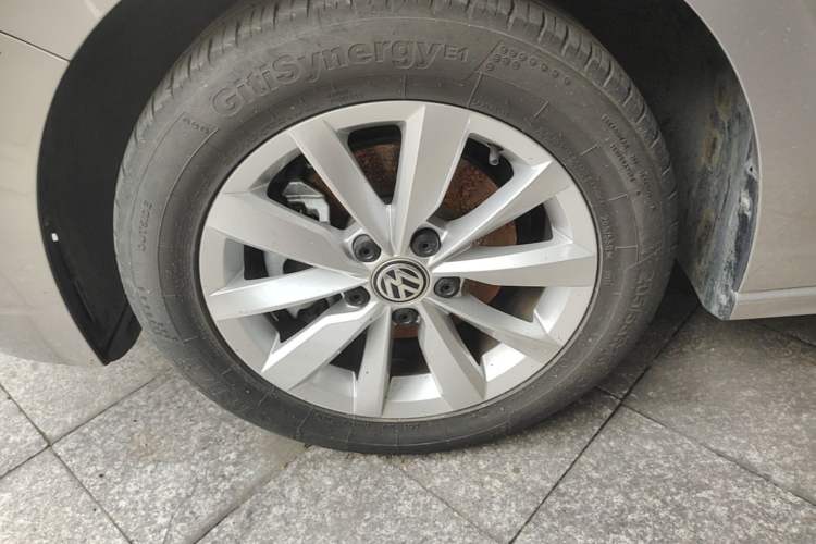 Used Volkswagen Bora 2020 280TSI DSG Elite Edition Left Front Wheel Hub