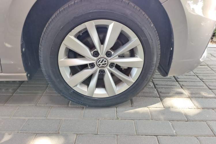 Used Volkswagen Bora 2020 1.5L Automatic Comfort Model Right Front Wheel Hub