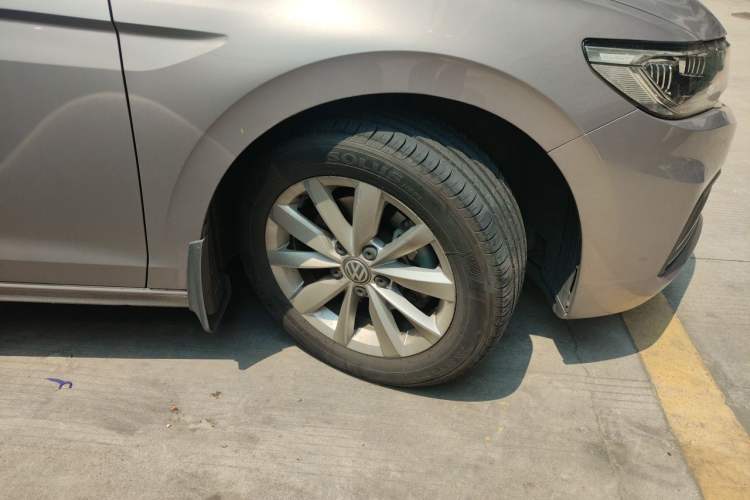 Used Volkswagen Bora 2020 280TSI DSG Elite Edition Right Front Wheel Hub