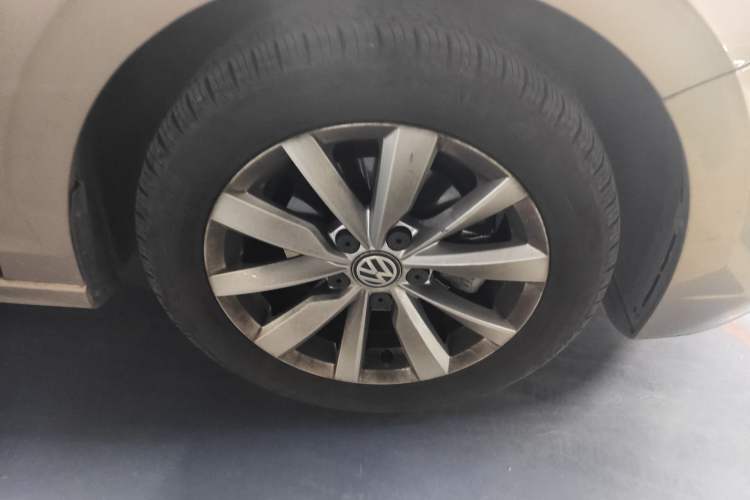 Used Volkswagen Bora 2020 1.5L Automatic Elite Version Right Front Wheel Hub