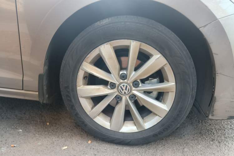 Used Volkswagen Bora 2020 1.5L Automatic Elite Version Right Front Wheel Hub
