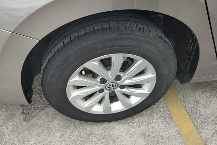 Used Volkswagen Bora 2020 1.5L Automatic Fashion Edition Right Rear Wheel Hub