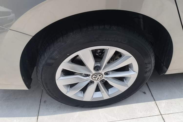 Used Volkswagen Bora 2020 1.5L Automatic Comfort Model Right Rear Wheel Hub