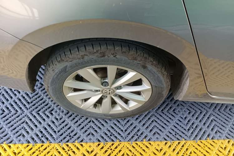 Used Volkswagen Bora 2020 280TSI DSG Elite Edition Right Rear Wheel Hub