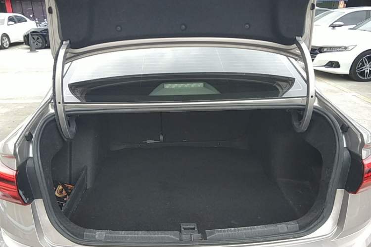 Used Volkswagen Bora 2020 1.5L Automatic Fashion Edition Trunk