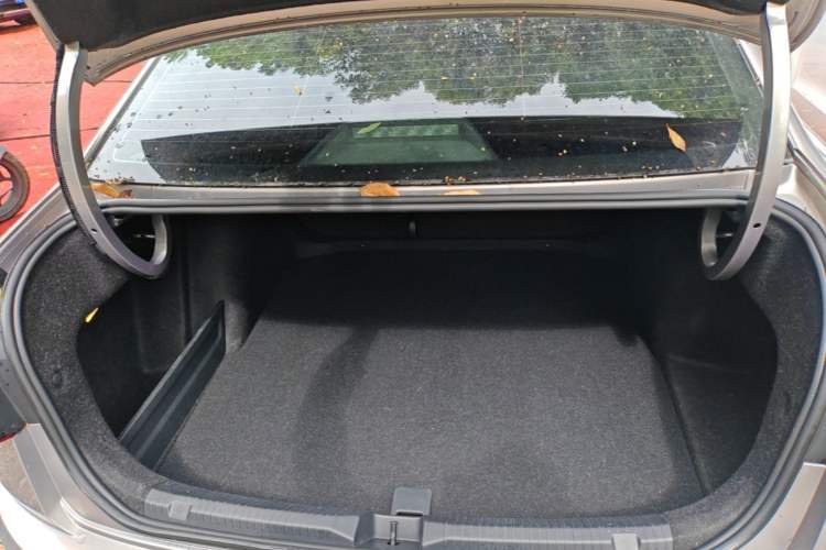 Used Volkswagen Bora 2020 1.5L Automatic Fashion Edition Trunk
