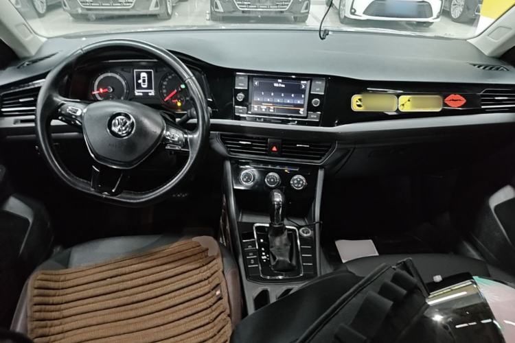 Used Volkswagen Bora 2020 1.5L Automatic Comfort Model Center Console