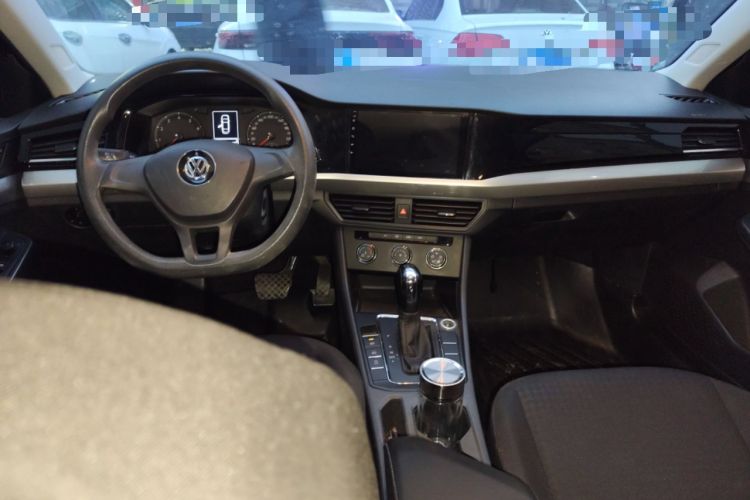 Used Volkswagen Bora 2020 1.5L Automatic Fashion Edition Center Console
