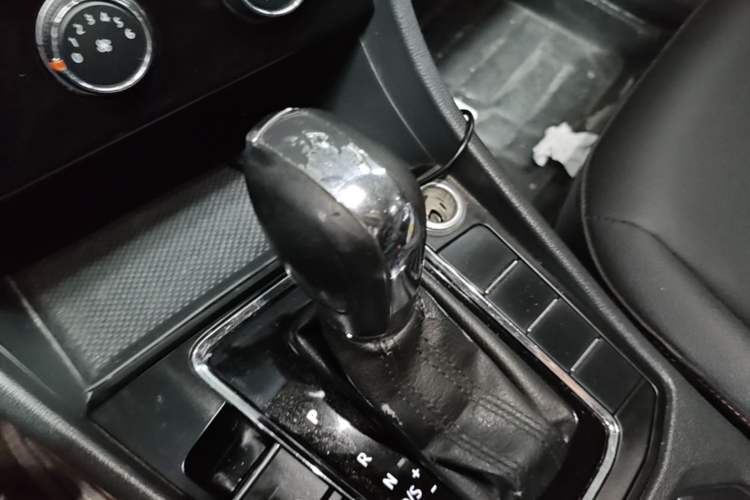 Used Volkswagen Bora 2020 1.5L Automatic Comfort Model Gear Lever