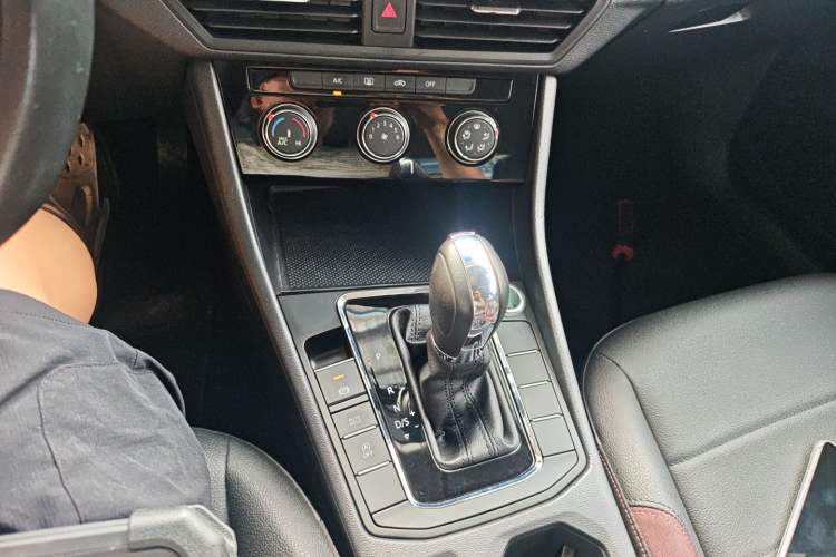 Used Volkswagen Bora 2020 1.5L Automatic Comfort Model Gear Lever