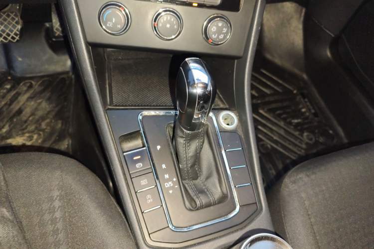 Used Volkswagen Bora 2020 1.5L Automatic Fashion Edition Gear Lever