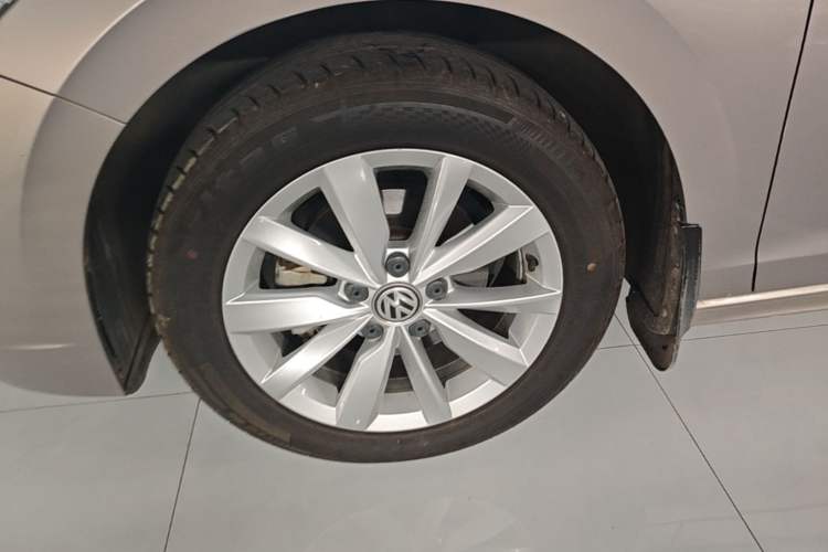 Used Volkswagen Bora 2020 1.5L Automatic Elite Version Left Front Wheel Hub