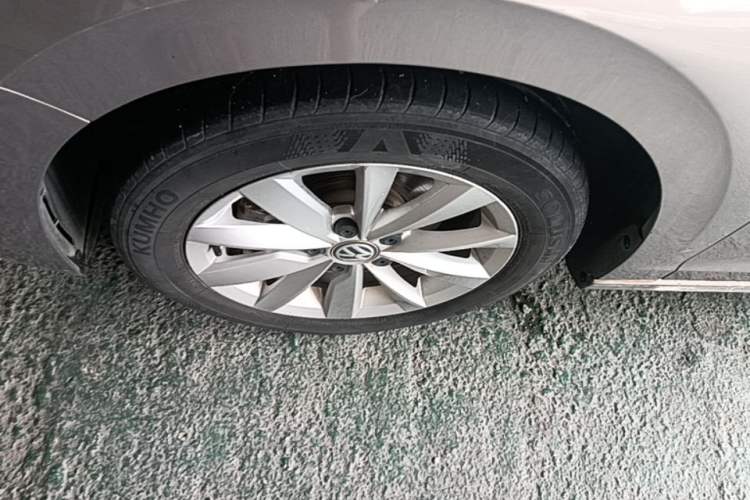 Used Volkswagen Bora 2020 1.5L Automatic Elite Version Left Front Wheel Hub