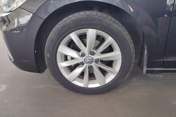 Used Volkswagen Bora 2020 1.5L Automatic Comfort Model Left Front Wheel Hub