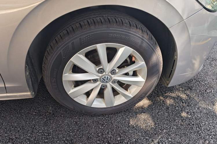 Used Volkswagen Bora 2020 1.5L Automatic Elite Version Right Front Wheel Hub