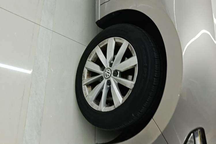 Used Volkswagen Bora 2020 1.5L Automatic Comfort Model Right Front Wheel Hub