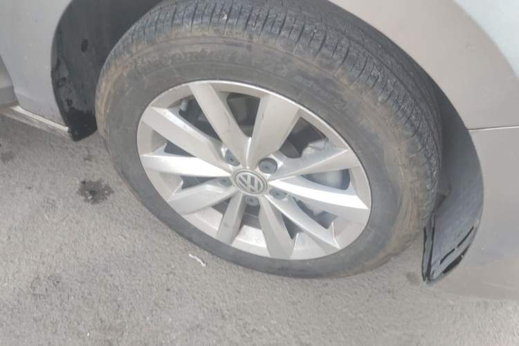 Used Volkswagen Bora 2020 280TSI DSG Elite Edition Right Front Wheel Hub