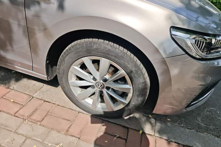 Used Volkswagen Bora 2020 1.5L Automatic Elite Version Right Front Wheel Hub