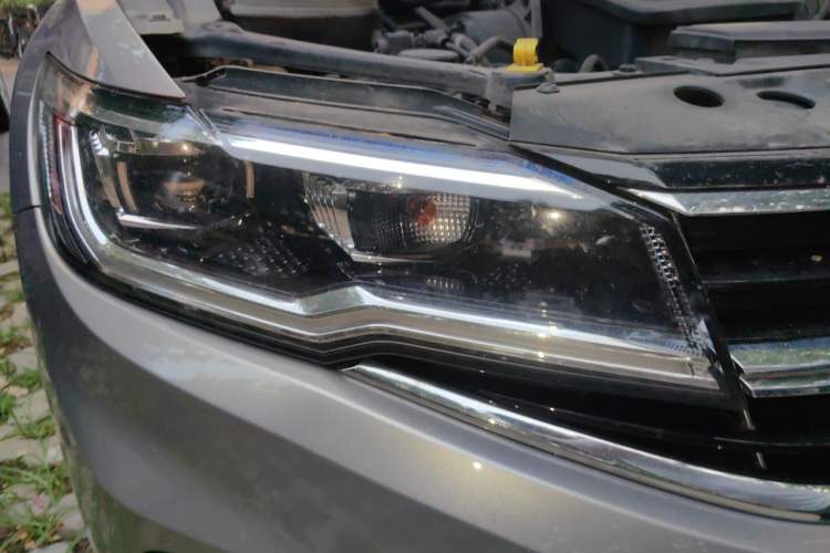 Used Volkswagen Bora 2020 1.5L Automatic Elite Version Right Front Headlight