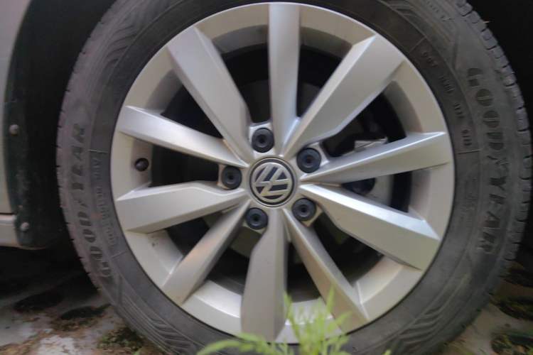 Used Volkswagen Bora 2020 1.5L Automatic Elite Version Right Front Wheel Hub