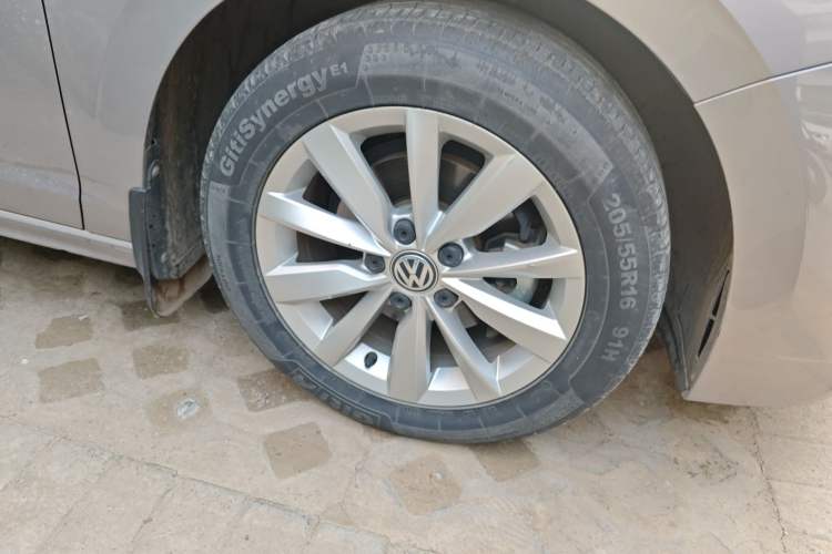 Used Volkswagen Bora 2020 1.5L Automatic Comfort Model Right Front Wheel Hub