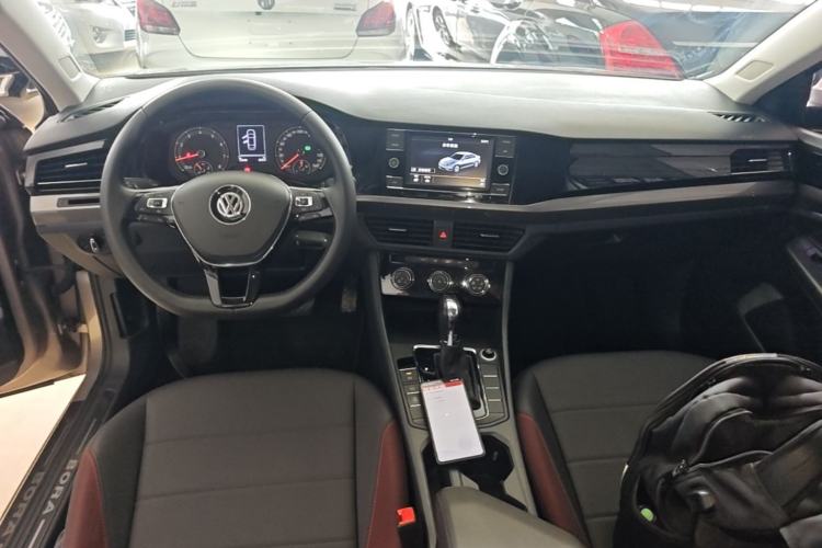 Used Volkswagen Bora 2020 1.5L Automatic Comfort Model Center Console