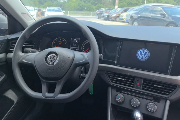 Used Volkswagen Bora 2020 1.5L Automatic Fashion Edition Center Console